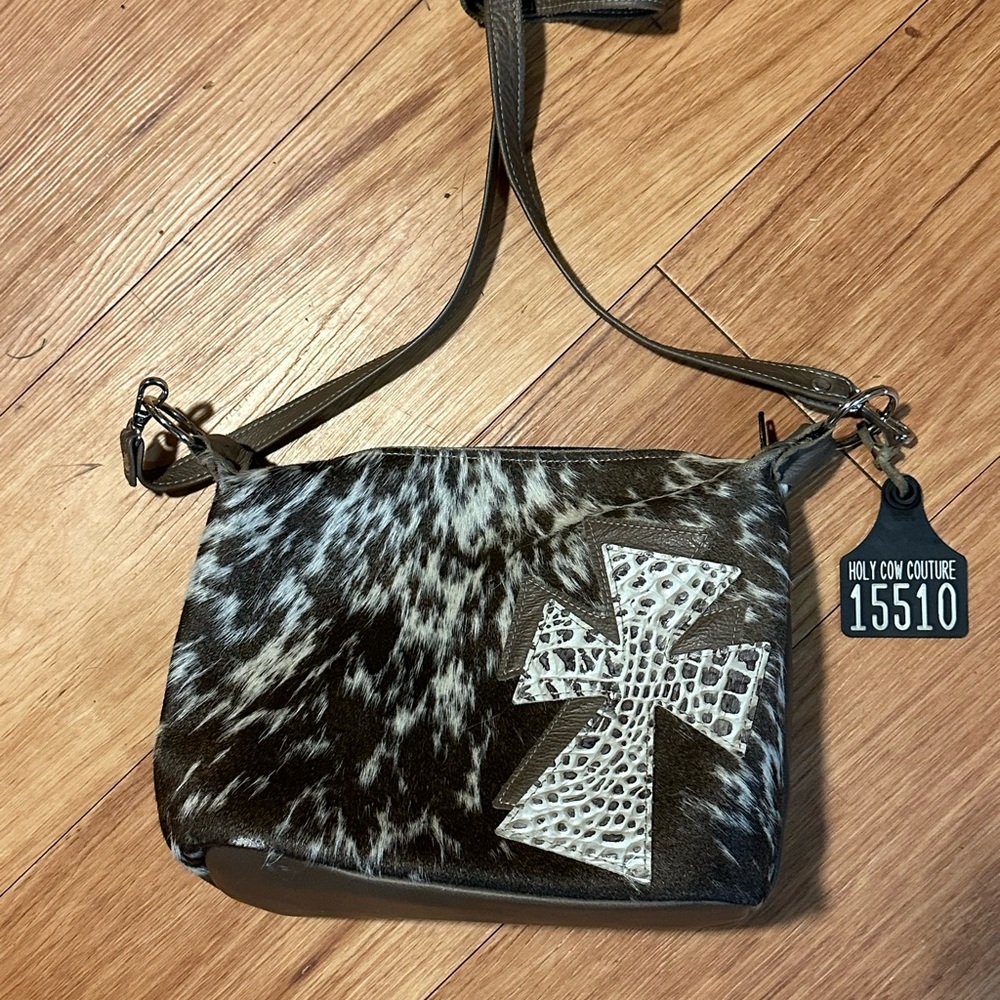 Holy Cow Couture #15510 bucket bag.